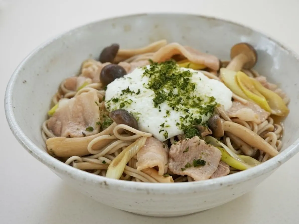 豚バラとろろの混ぜそば