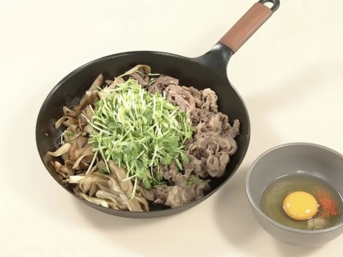 牛ごぼうと豆苗のすき焼き風