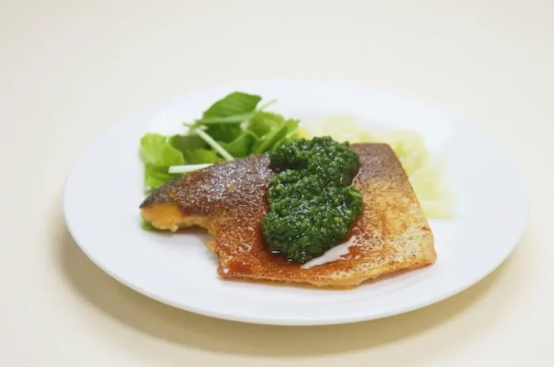 【ウワサのお客さま】サバカレーのパセリチーズソースがけのレシピ レジェンド寮母村野さん