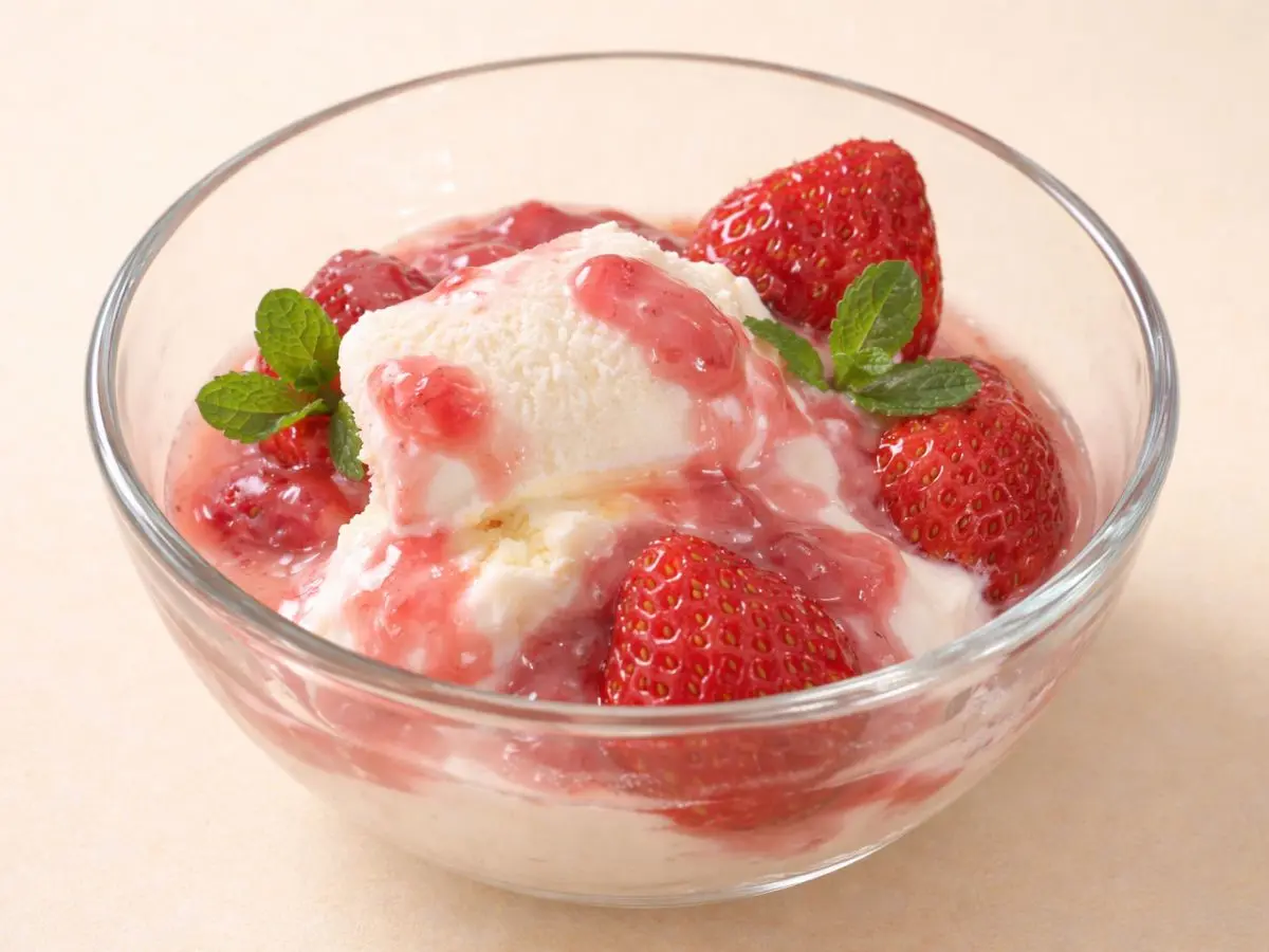 いちごのアイスクリーム