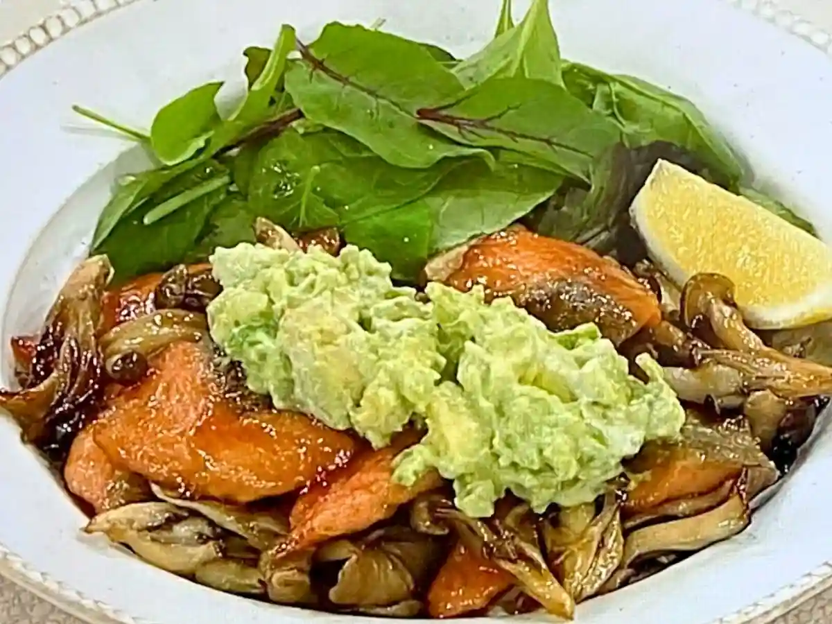 鮭の照り焼き アボカドソース