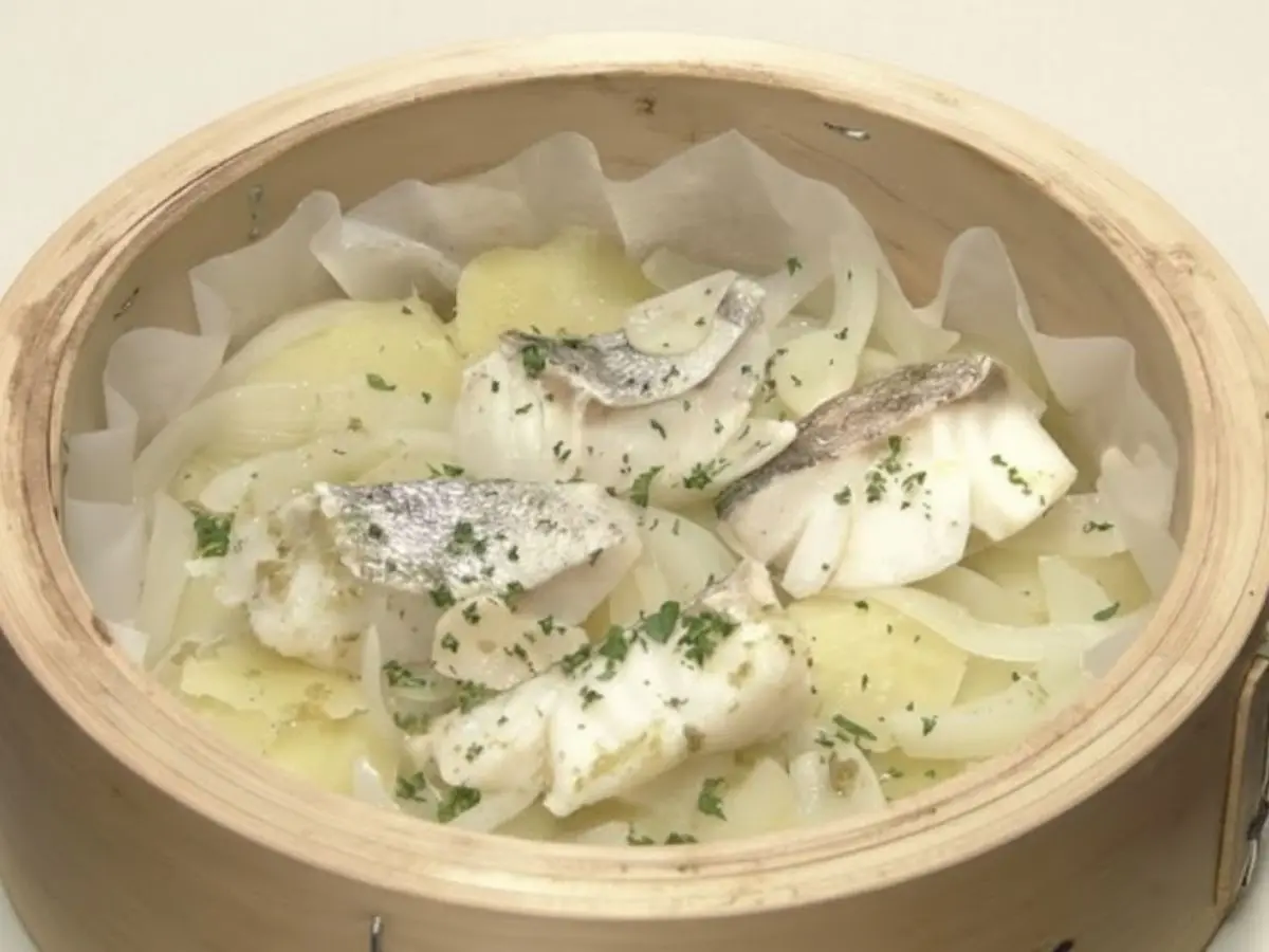 たらとじゃがいもの柚子コショウバター蒸し