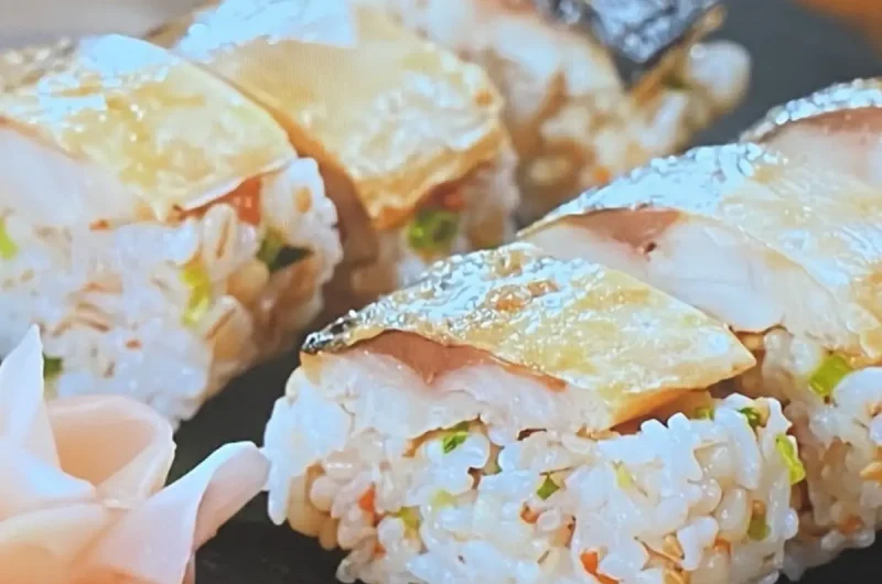 【熱狂マニアさん】梅香る焼きサバ寿司のレシピ コンビニちょい足しアレンジ