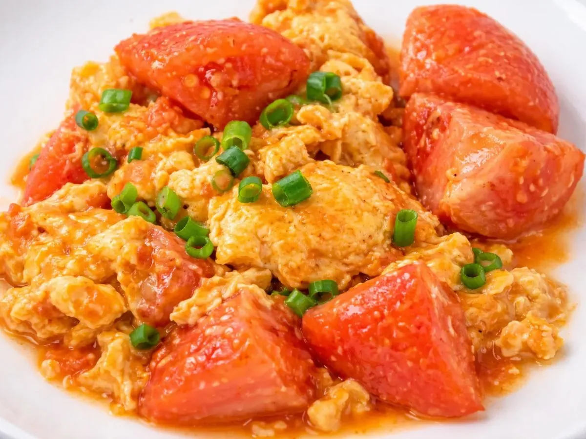 トマトと卵のふんわり中華オムレツ