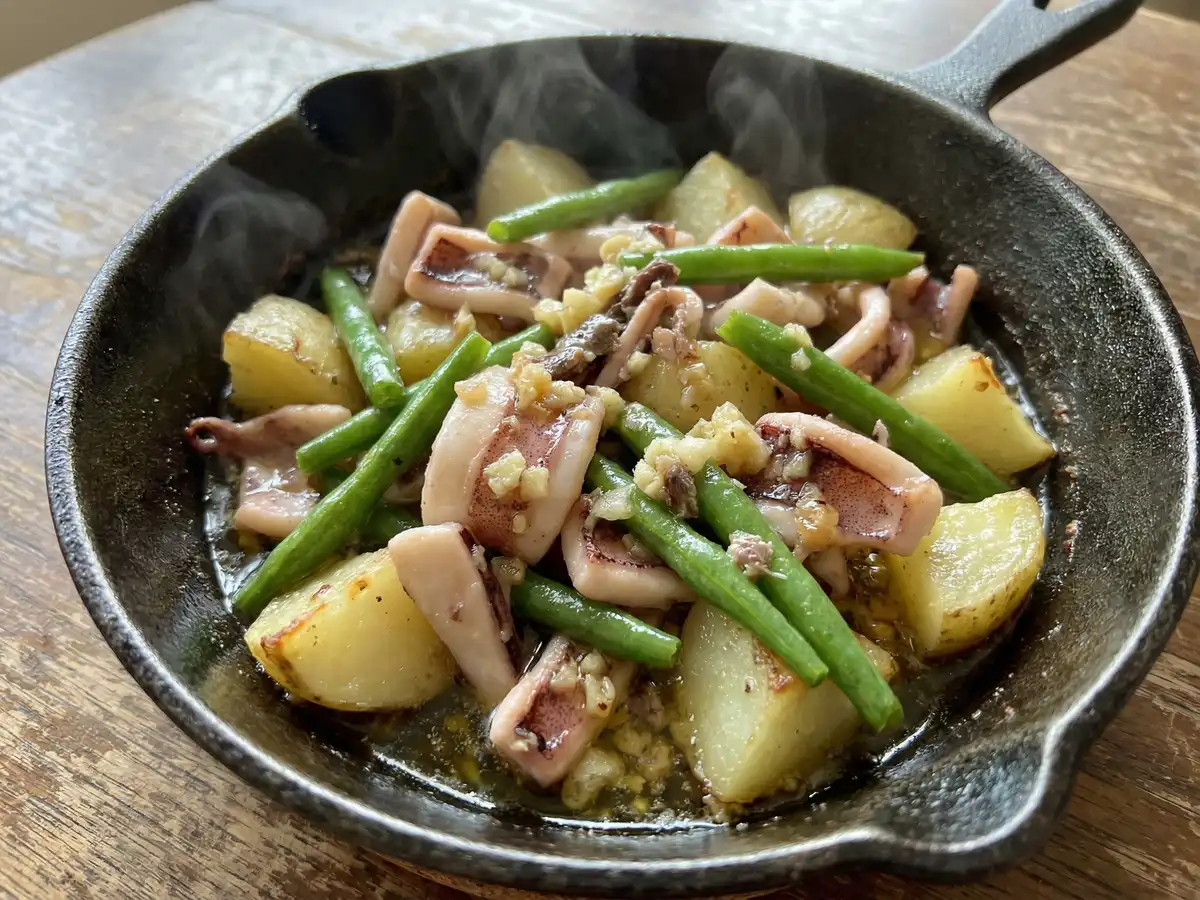 イカとインゲンのアヒージョ炒め