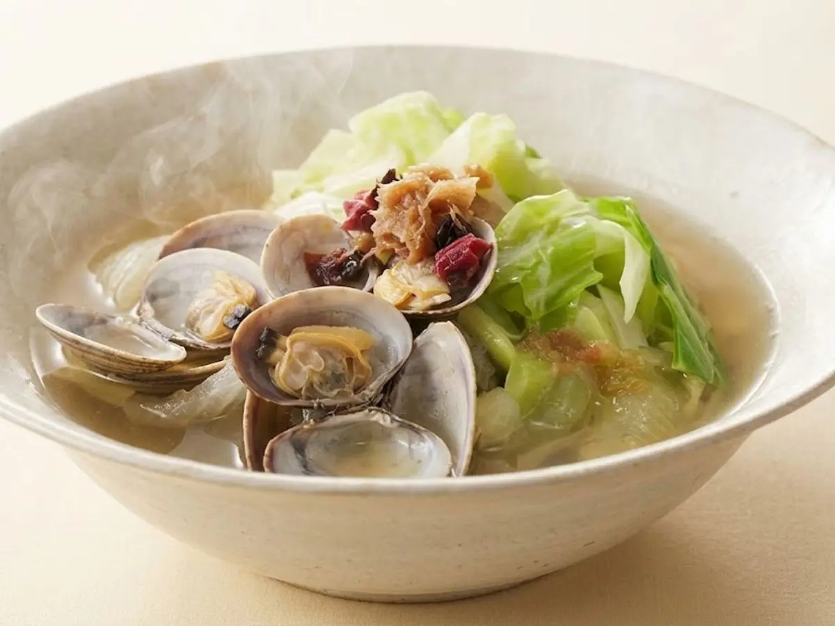 あさりと春キャベツの梅スープ