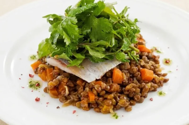 【沸騰ワード】ニシンの燻製レンズ豆添えハーブのサラダのレシピ 志麻さんパリ出張料理