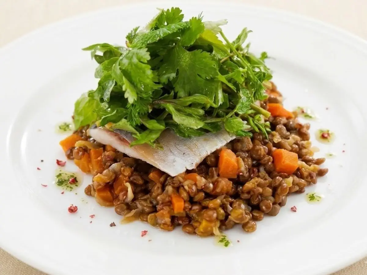 ニシンの燻製レンズ豆添えハーブのサラダ