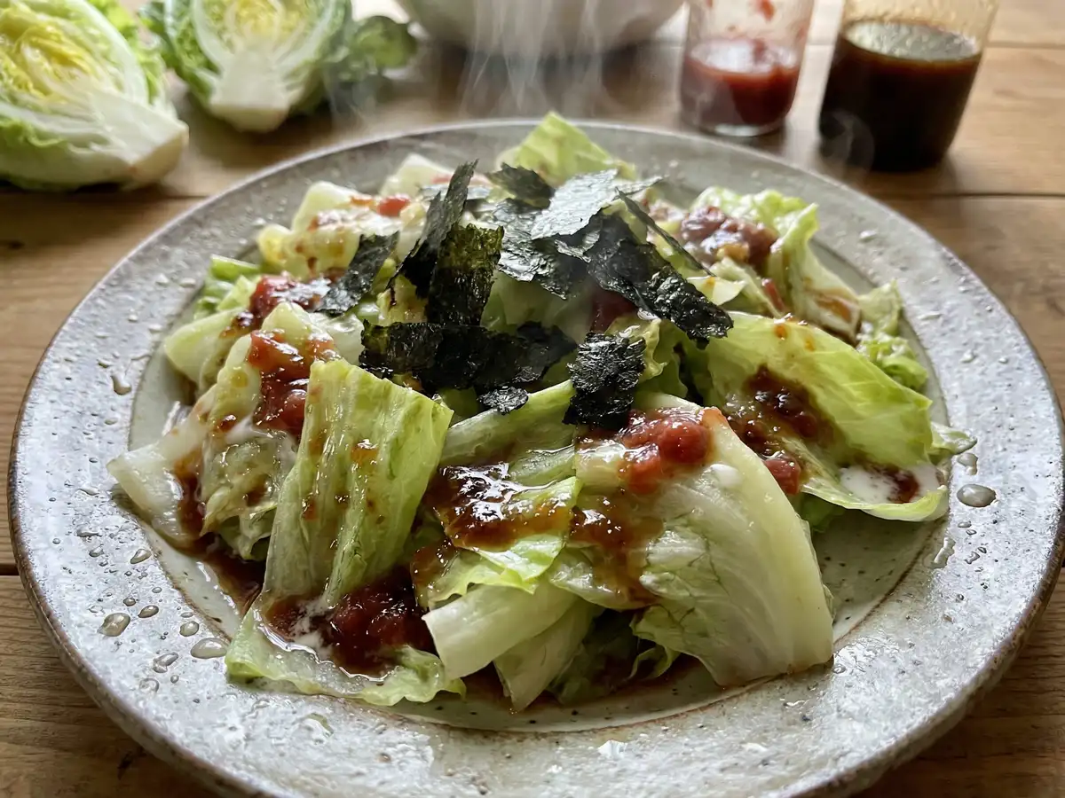 温レタスサラダ（焼肉のたれ＆梅ドレッシング）