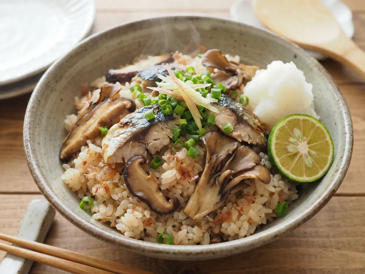 サバとキノコの秋の香ばし混ぜご飯