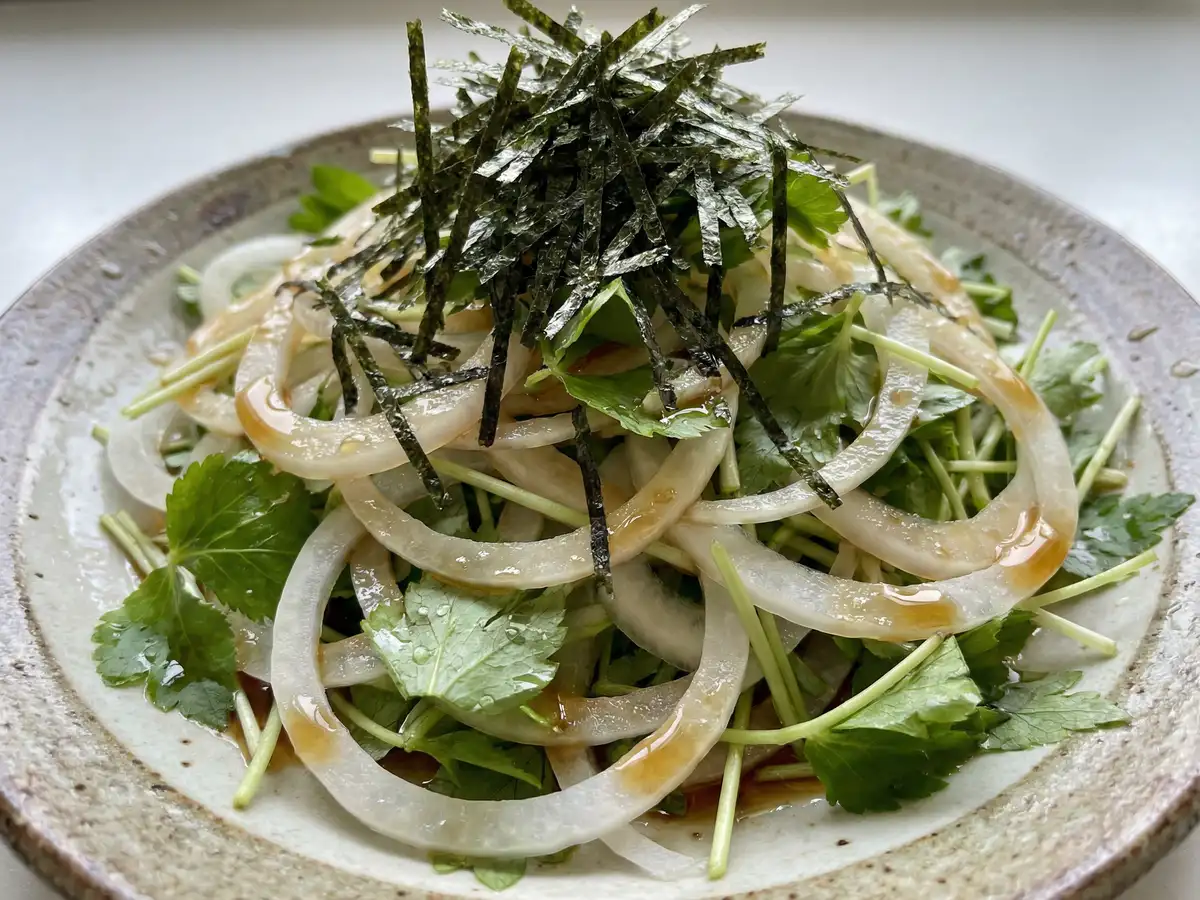 三つ葉と玉ねぎのサラダ
