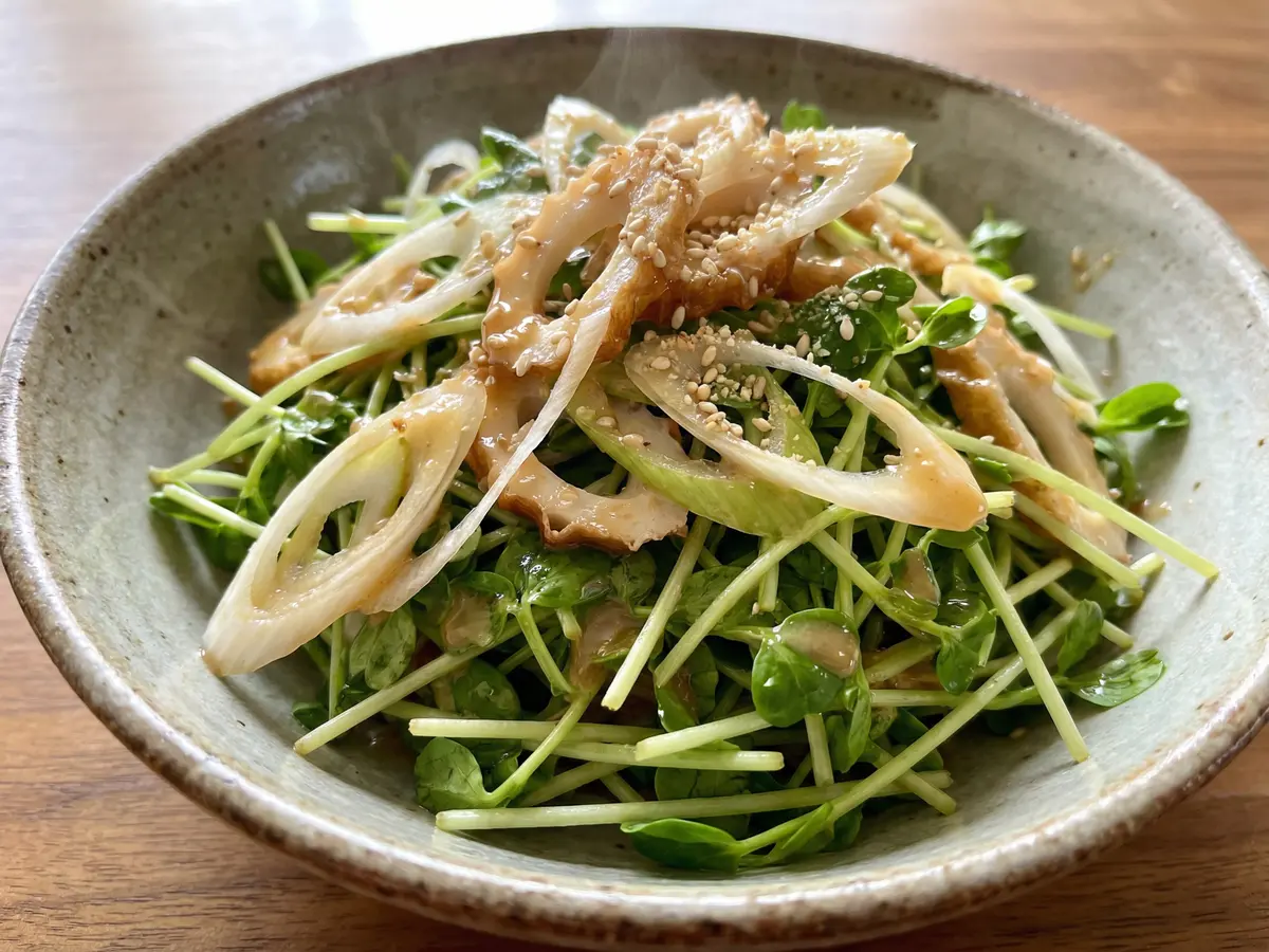 豆苗とちくわの味噌ドレサラダ