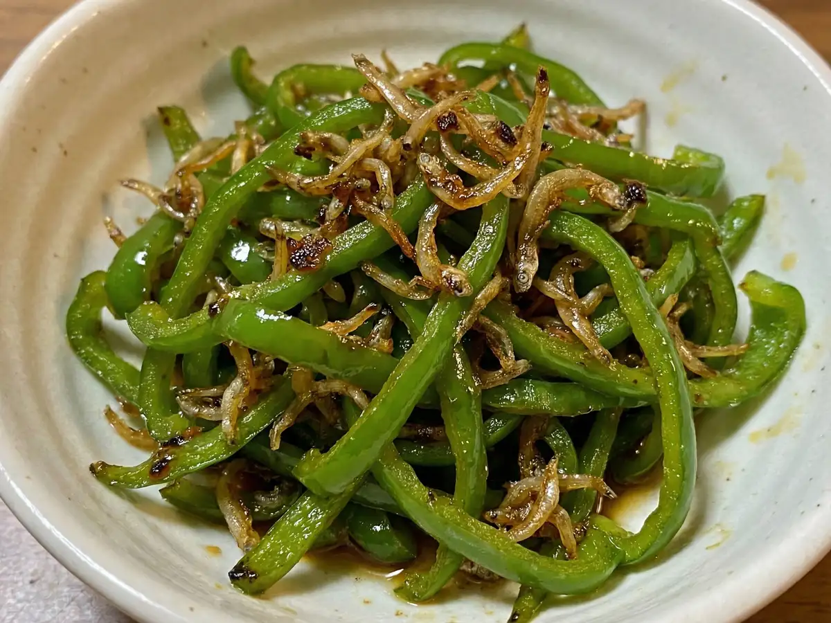 ピーマンとじゃこのきんぴら （写真右上）