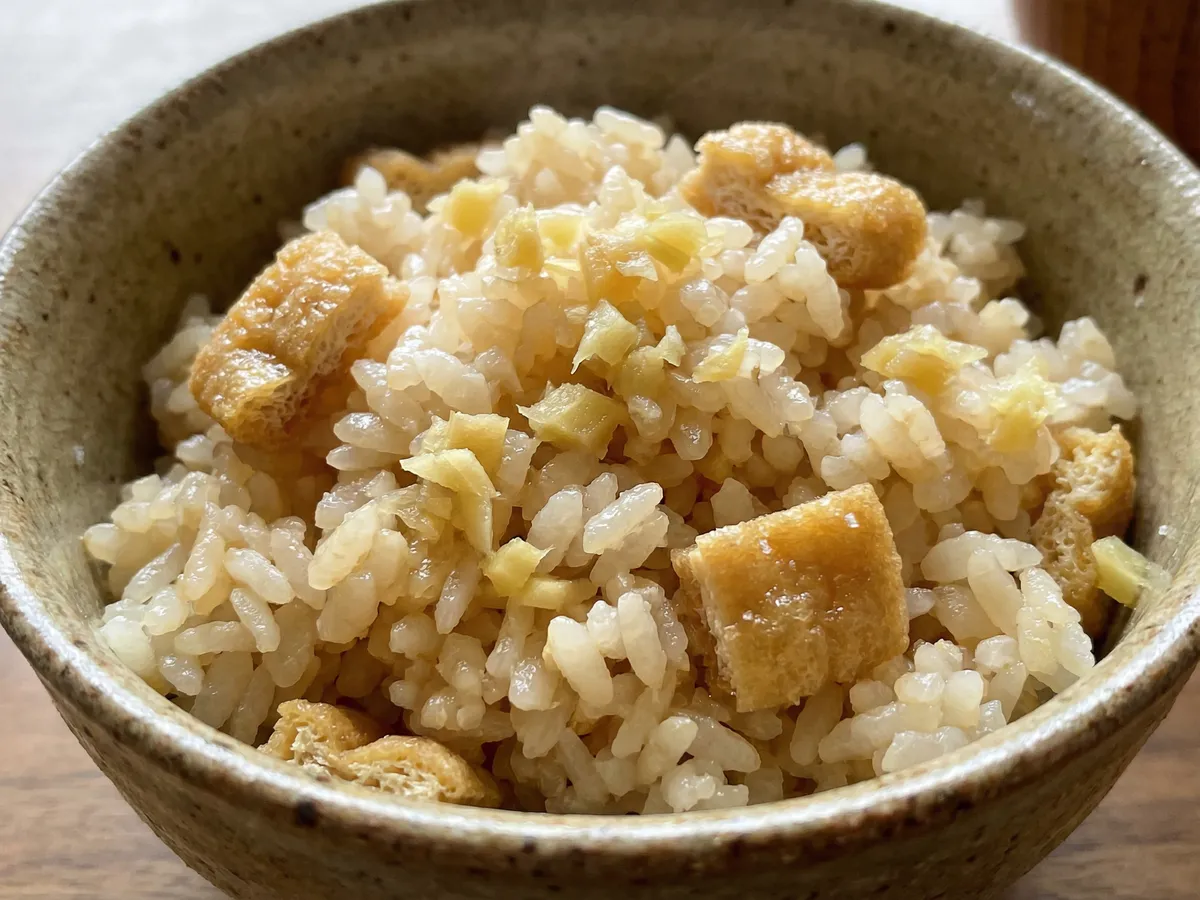 油揚げとしょうがの炊き込みご飯