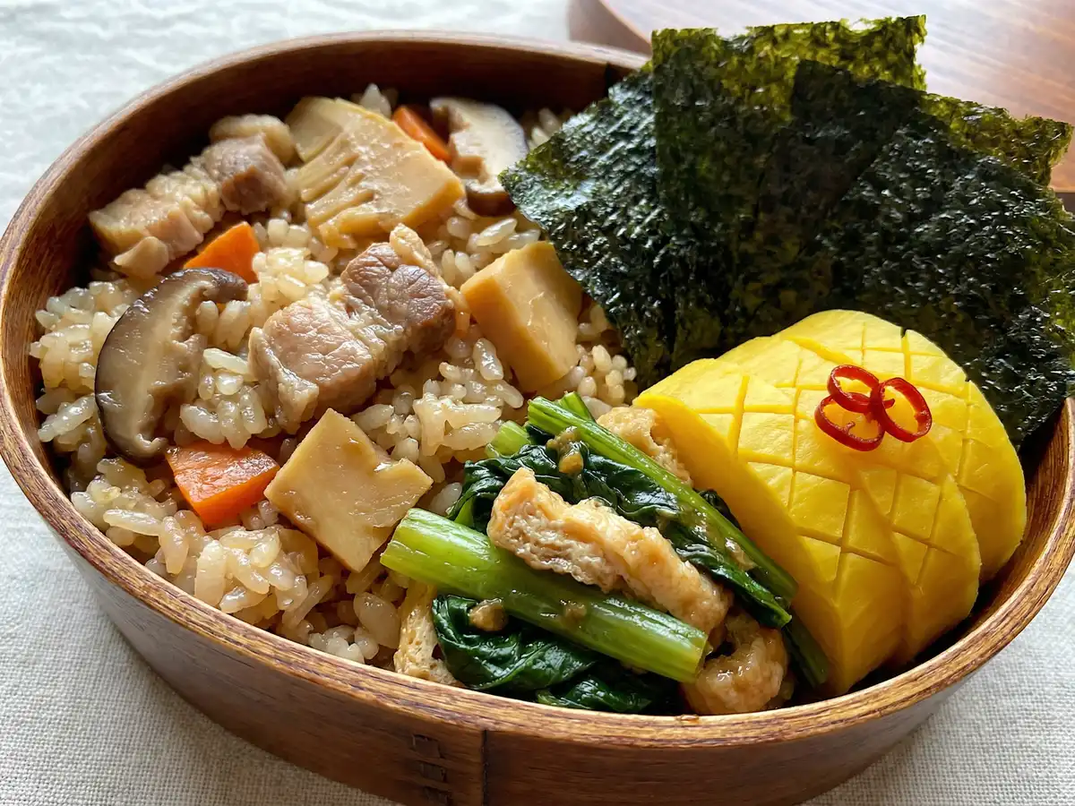 たけのこと豚肉の混ぜご飯弁当