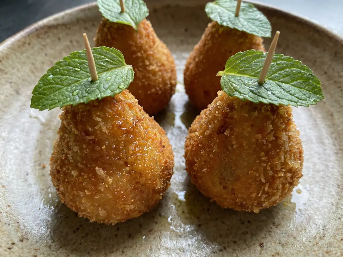 洋梨形のコロッケ