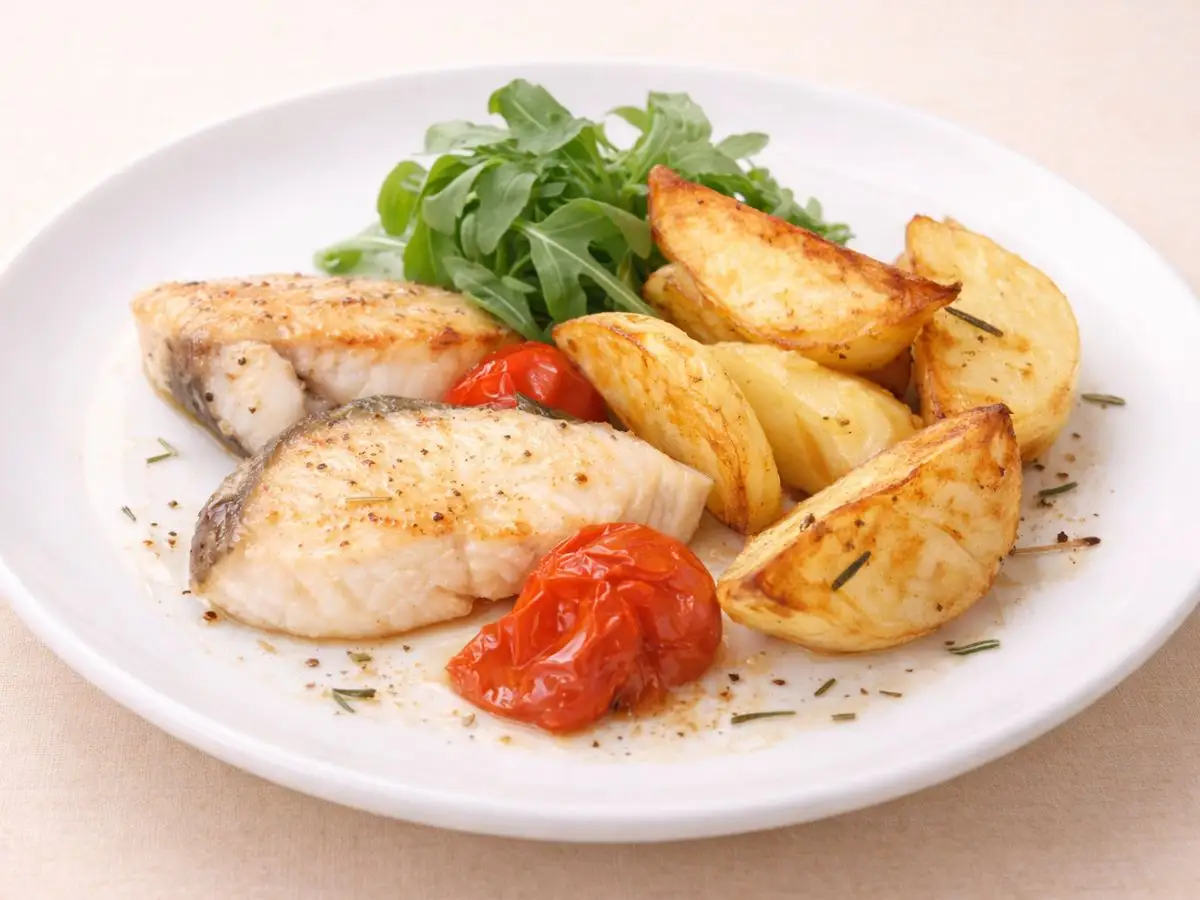 新じゃがとさわらのローズマリー焼き