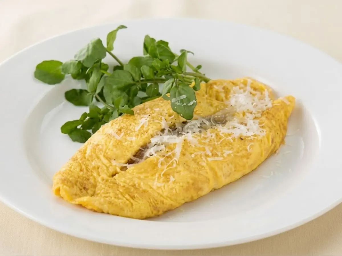 新たまねぎのアンチョビオムレツ