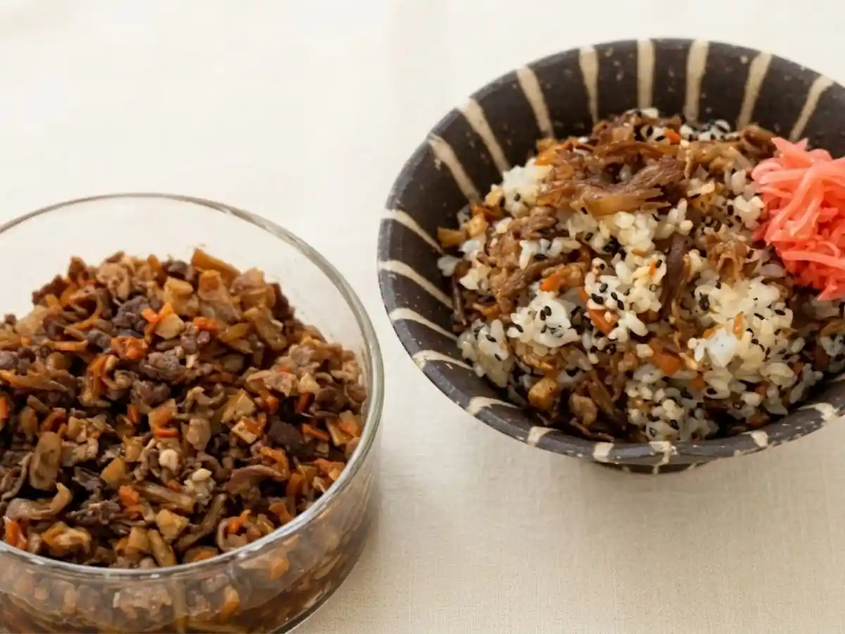 甘辛牛ごぼうの混ぜご飯