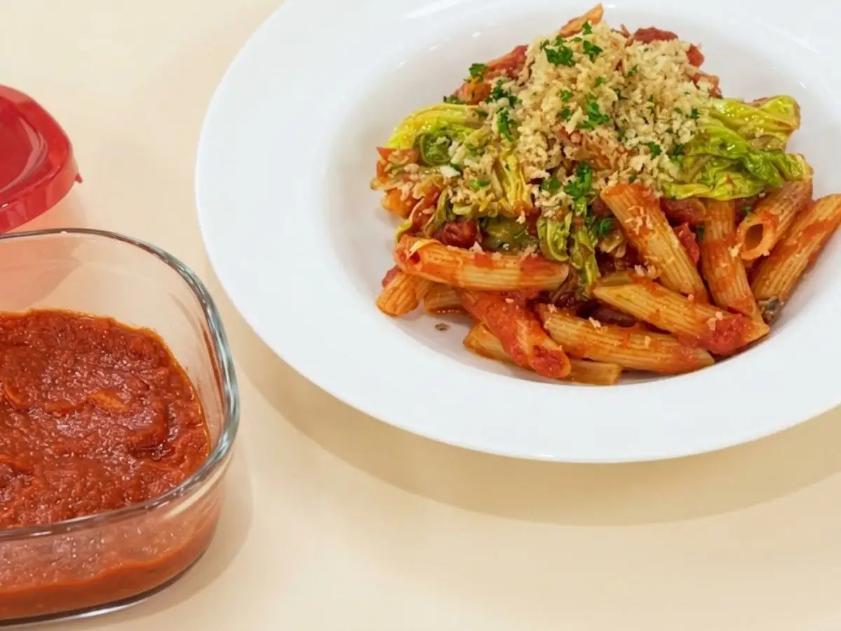 春キャベツのペンネ アマトリチャーナ