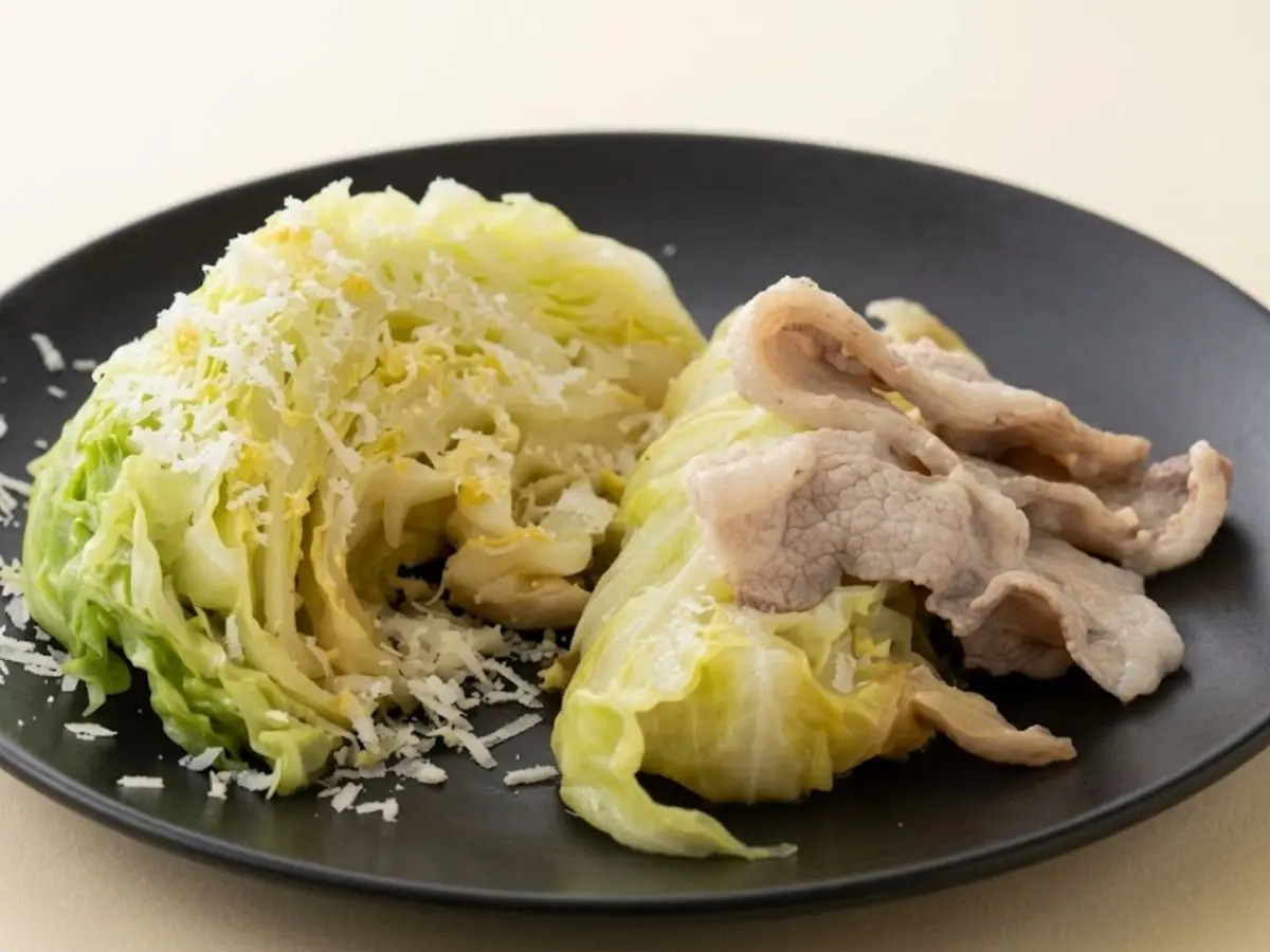 春キャベツの蒸し焼き