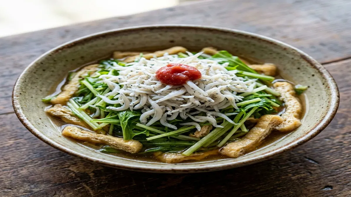 水菜とお揚げの炊いたん 梅しらすのせ