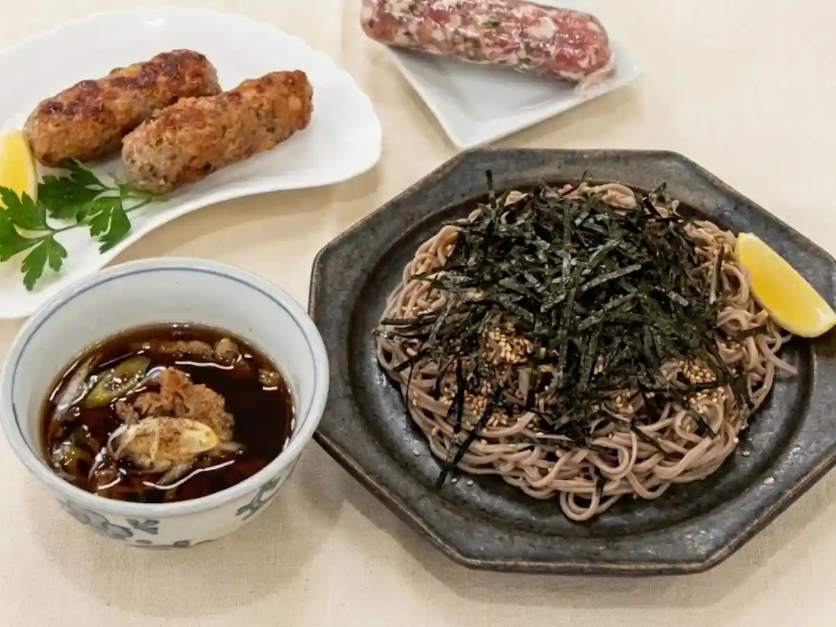 手作りサルシッチャで肉そば