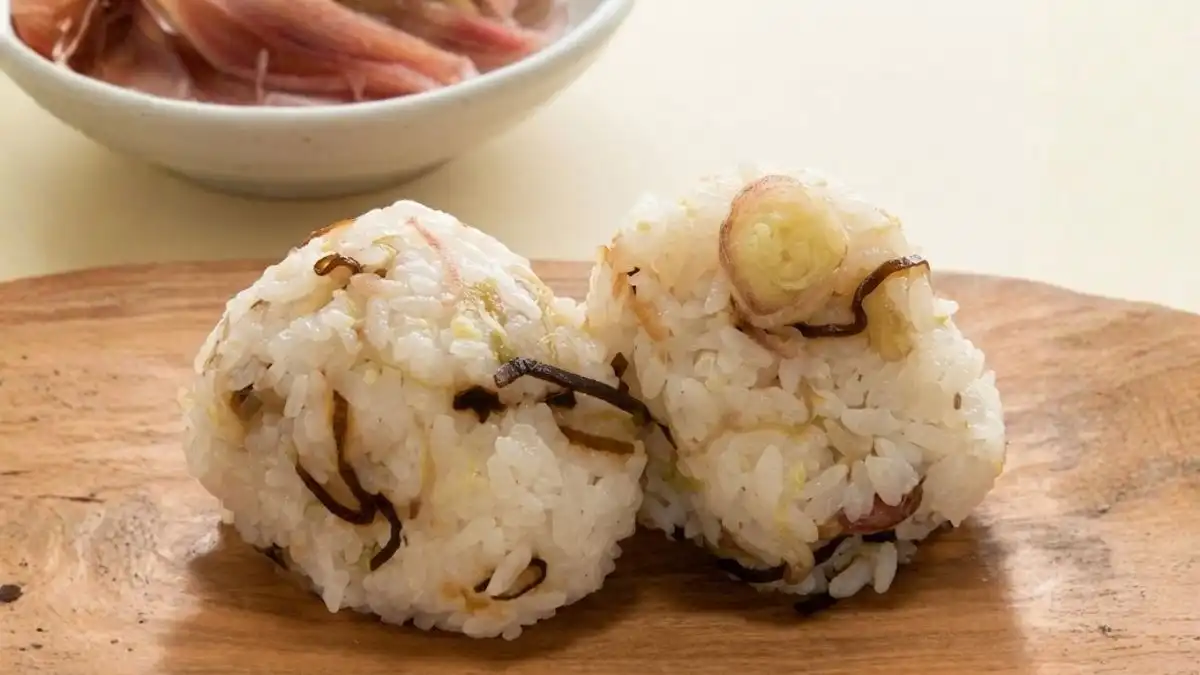 みょうがと塩昆布のおにぎり