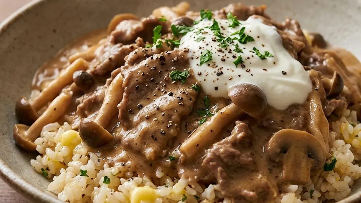 牛肉ときのこのミルクストロガノフ