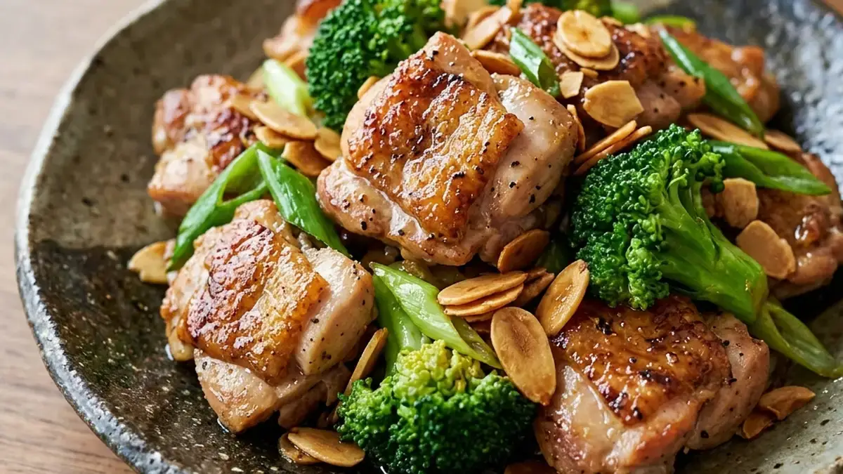 鶏肉とブロッコリーのアーモンド炒め