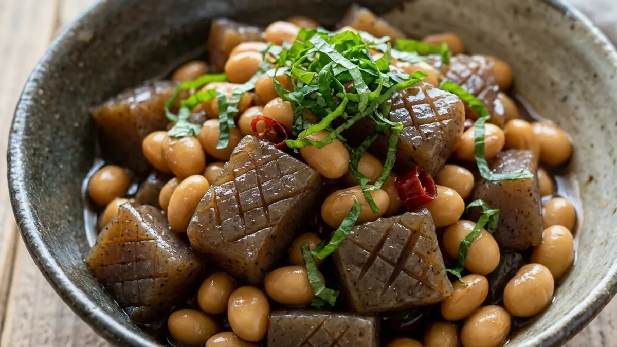 たたきこんにゃくと大豆の煮物