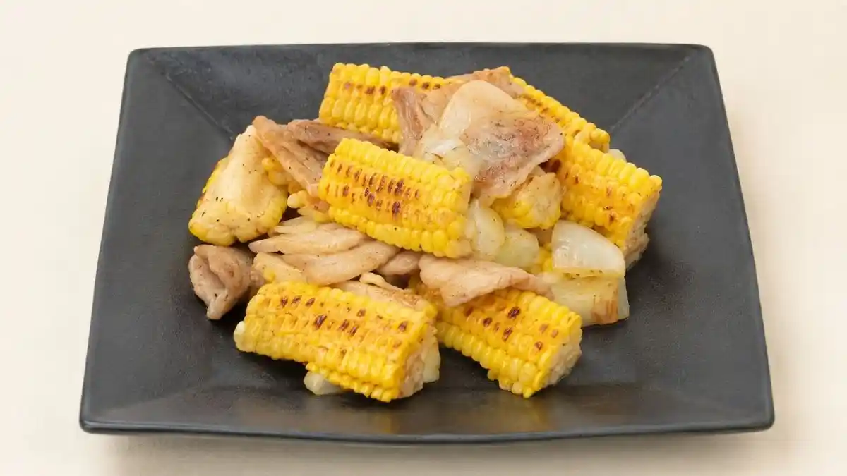 とうもろこしと豚の塩炒め