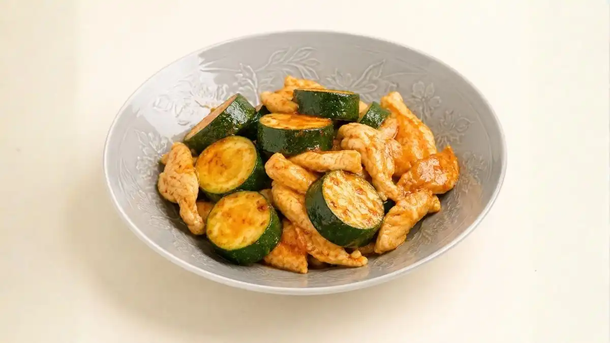 ズッキーニと鶏むねのスパイシー炒め