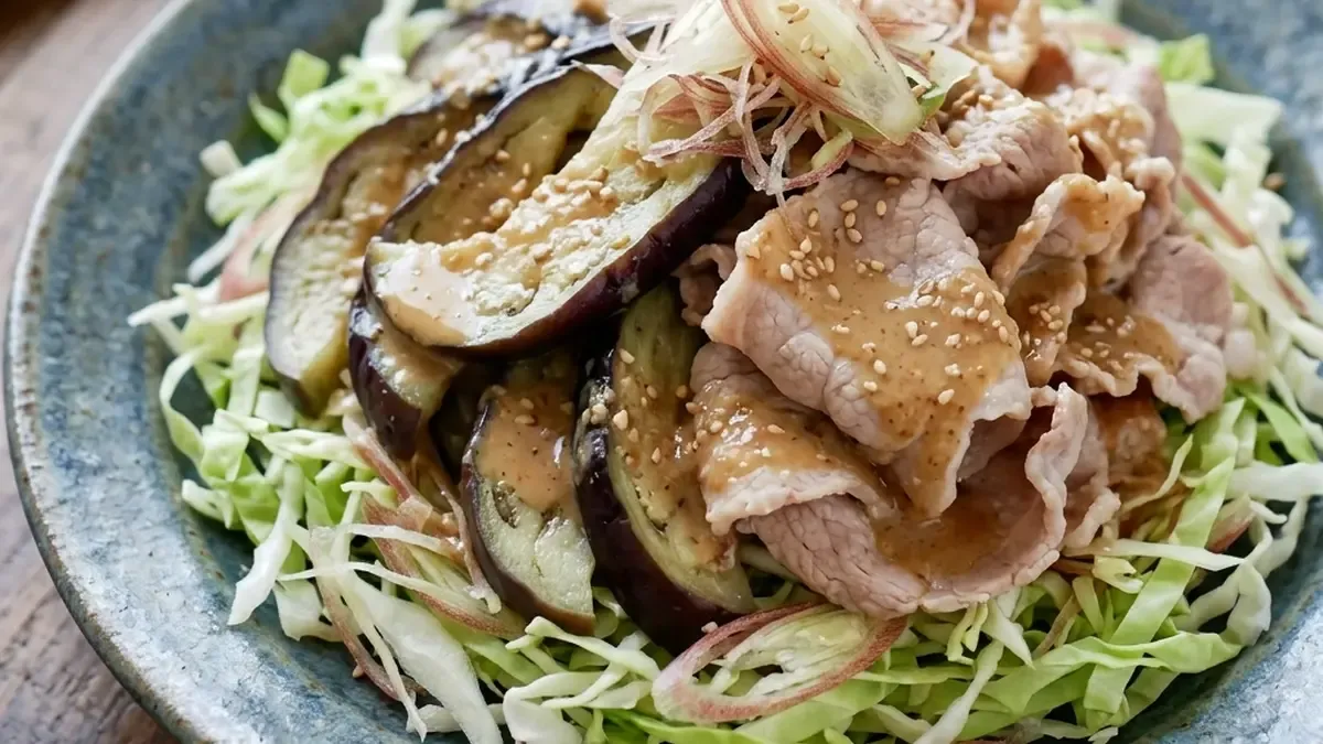 ゆでなすと豚肉のごまポンがけ