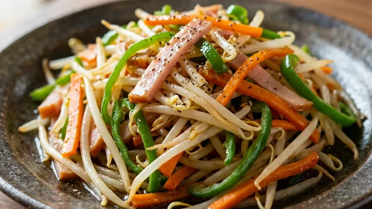 もやしとハムの炒め物